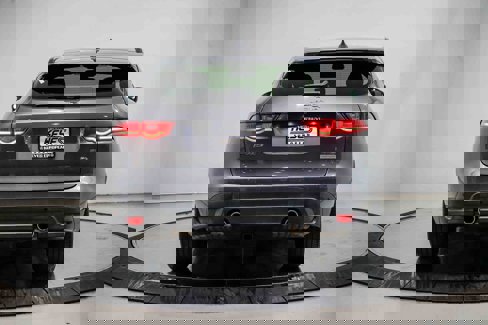 Used 2018 Jaguar F-PACE Prestige image 3