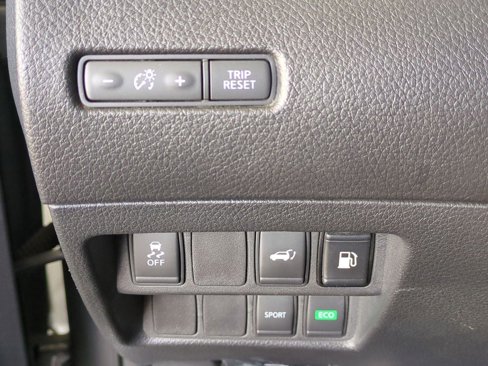Used 2018 Nissan Rogue SV image 9