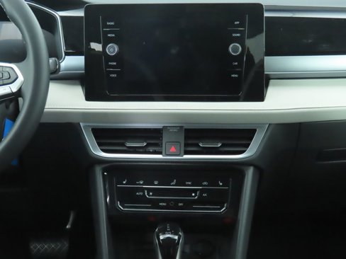 Certified 2025 Volkswagen Taos SE w/ Black Wheel Package image 15