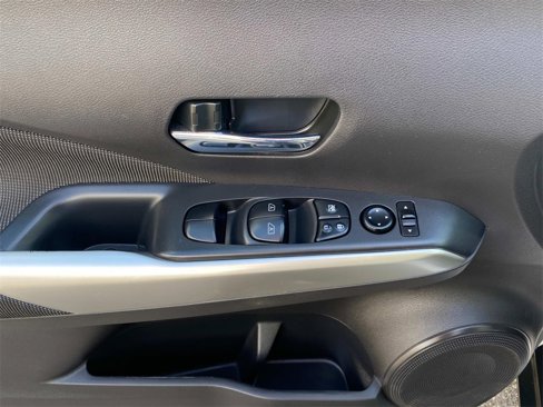 Used 2020 Nissan Kicks SV image 22