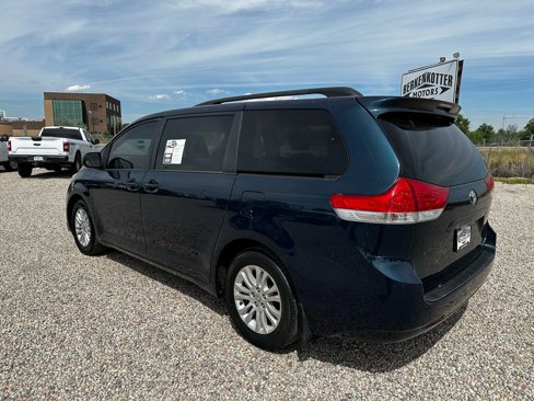 Used 2012 Toyota Sienna XLE image 7