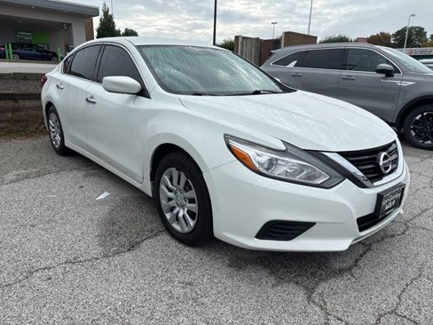 Used 2017 Nissan Altima 2.5 S w/ Power Driver Seat Package image 3