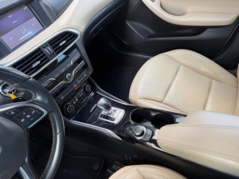 Used 2017 INFINITI QX30 Premium image 23