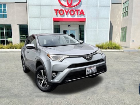 Used 2018 Toyota RAV4 XLE image 3