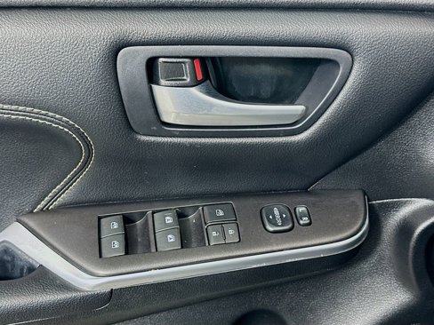 Used 2017 Toyota Camry XLE image 17