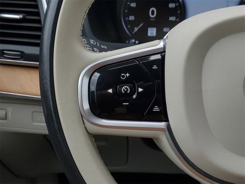 Used 2022 Volvo XC90 T6 Momentum image 17