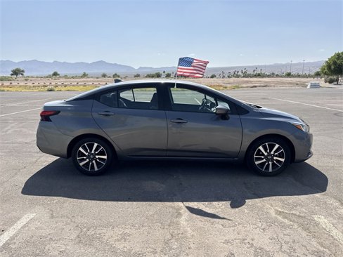 Used 2021 Nissan Versa SV image 4