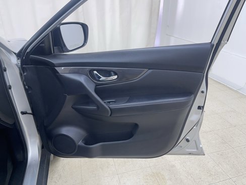 Used 2019 Nissan Rogue SV image 9
