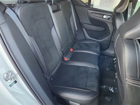Used 2020 Volvo XC40 T5 R-Design image 21