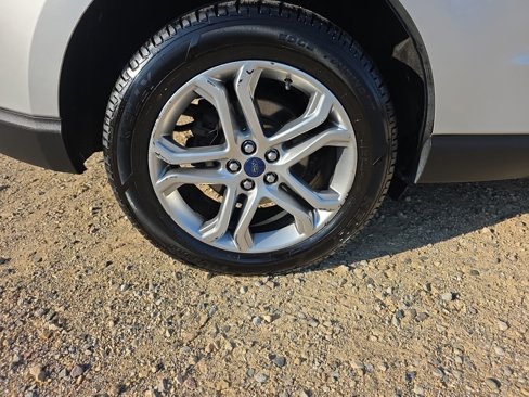 Used 2018 Ford Edge Titanium w/ Technology Package image 11