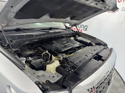 Used 2017 Nissan Titan SV image 24