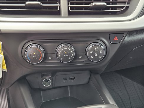Certified 2024 Chevrolet Trax RS image 25