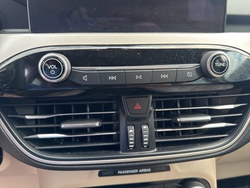 Used 2021 Ford Escape SE image 18