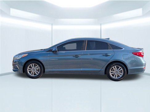Used 2015 Hyundai Sonata SE image 2