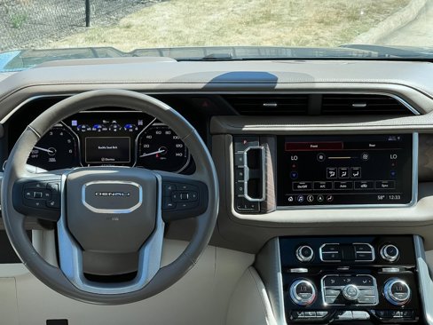 Used 2021 GMC Yukon Denali w/ Denali Premium Package image 16