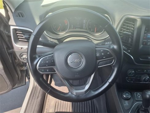 Used 2021 Jeep Cherokee Latitude Lux image 14