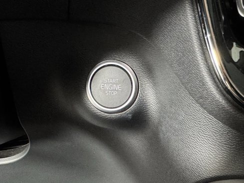 Certified 2024 Volvo XC40 B5 Plus image 21
