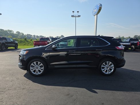 Certified 2022 Ford Edge Titanium image 2