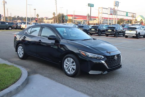 Used 2025 Nissan Sentra S image 9