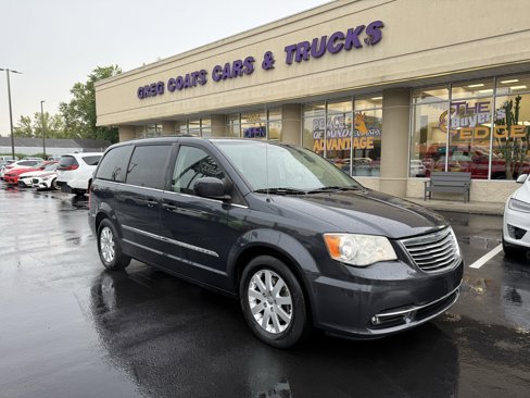 Used 2014 Chrysler Town & Country Touring image 1