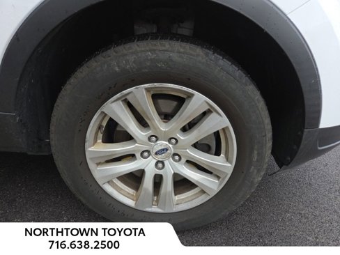 Used 2019 Ford Explorer XLT image 2