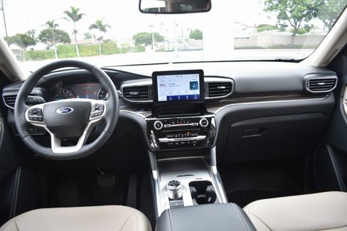 Used 2023 Ford Explorer Limited image 13