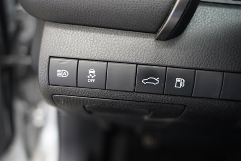 Used 2018 Toyota Camry LE image 23