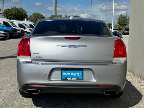 Used 2018 Chrysler 300 Limited w/ Safetytec Plus Group image 30