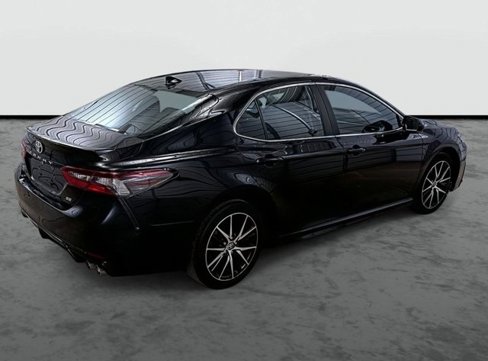 Used 2024 Toyota Camry SE image 4