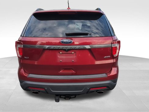 Used 2019 Ford Explorer XLT w/ Equipment Group 202A image 7