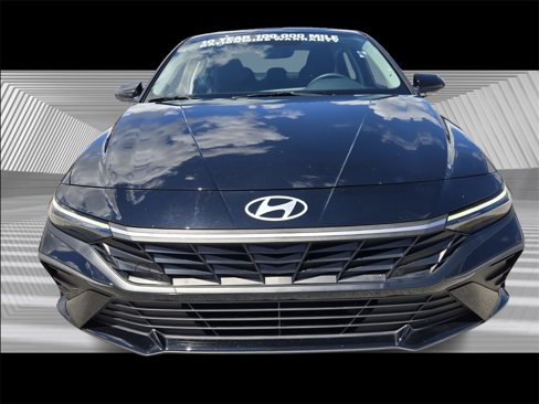 Certified 2024 Hyundai Elantra SE image 4