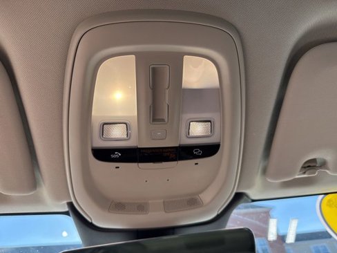 Certified 2025 Volvo XC60 B5 Plus image 20