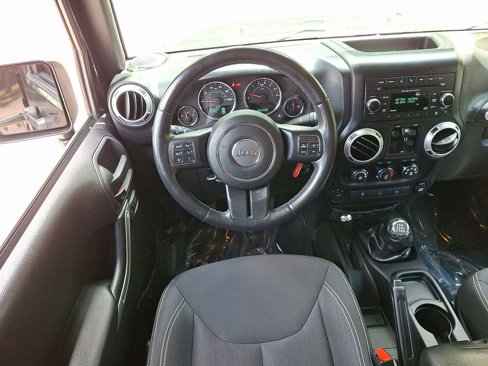 Used 2015 Jeep Wrangler Unlimited Sahara w/ Connectivity Group image 12