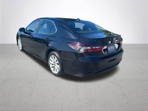 Used 2022 Toyota Camry LE image 9