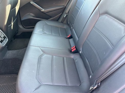 Used 2016 Volkswagen Passat 1.8T SE image 9