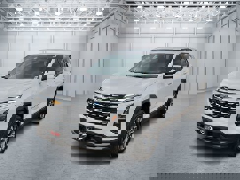 Used 2025 Chevrolet Equinox LT w/ Safety and Technology Package image 1