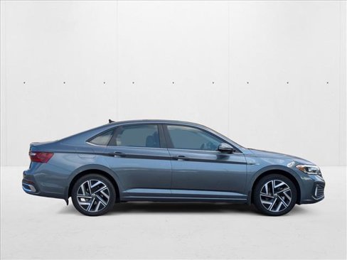 Used 2022 Volkswagen Jetta SEL image 4
