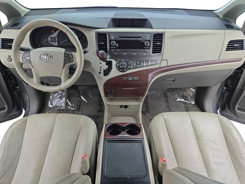 Used 2014 Toyota Sienna XLE image 9