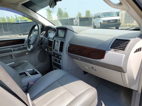 Used 2010 Chrysler Town & Country Touring image 25