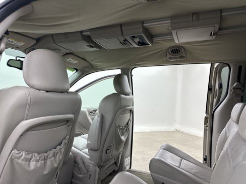 Used 2005 Chrysler Town & Country Limited image 23