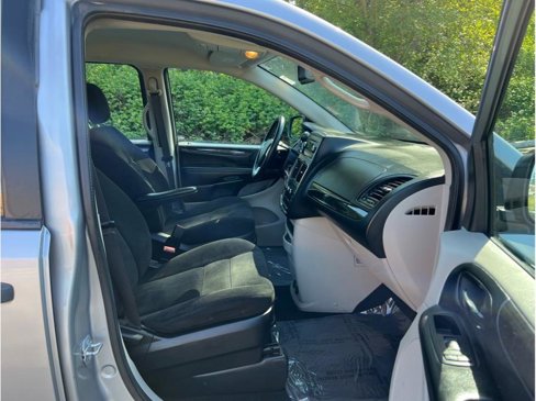 Used 2016 Dodge Grand Caravan American Value Package w/ UConnect Hands-Free Group image 18