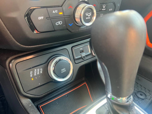 Used 2020 Jeep Renegade Altitude w/ UConnect 8.4 Nav Group image 14