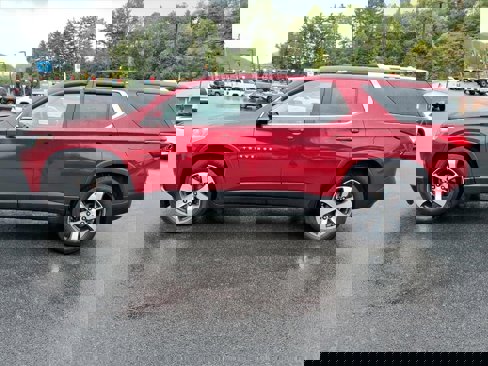 Used 2018 Chevrolet Traverse LT image 2