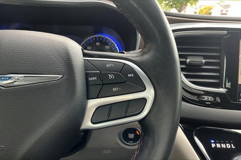 Used 2019 Chrysler Pacifica Touring-L Plus w/ Tire & Wheel Group image 10