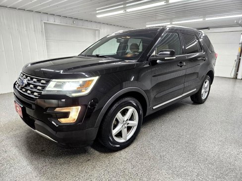 Used 2016 Ford Explorer XLT w/ Equipment Group 202A image 4