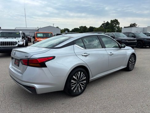 Used 2024 Nissan Altima 2.5 SV image 4