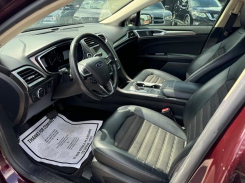 Used 2017 Ford Fusion SE w/ Equipment Group 201A image 9