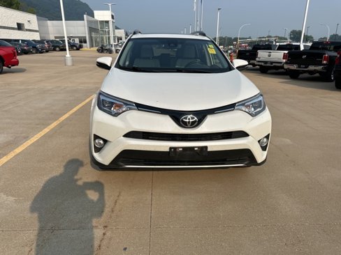 Used 2017 Toyota RAV4 Limited image 3
