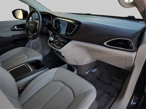 Used 2020 Chrysler Pacifica Touring-L Plus w/ Tire & Wheel Group image 35