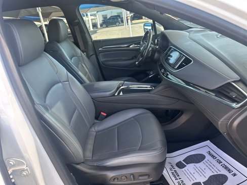 Used 2022 Buick Enclave Premium image 11